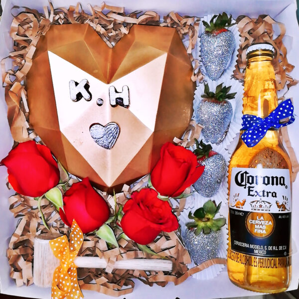 Choco Corazón Diamantado (4 Fresas 4 Rosas y Corona)